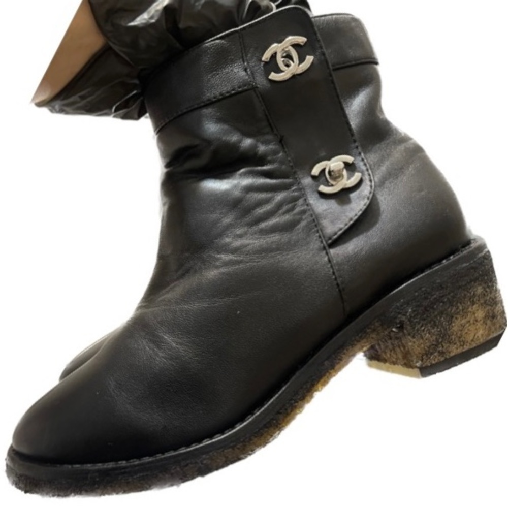 CHANEL Short Boots- Black Calfskin Leather Turnlock CC Ankle SZ 38